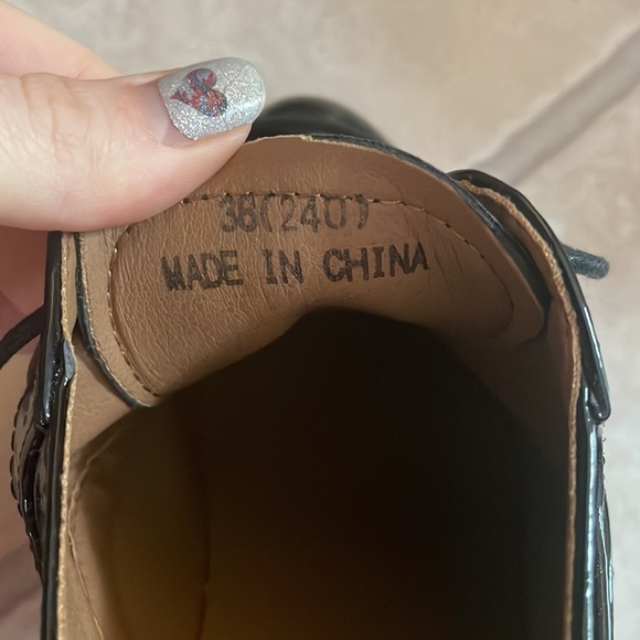 Black heels - Picture 2 of 2